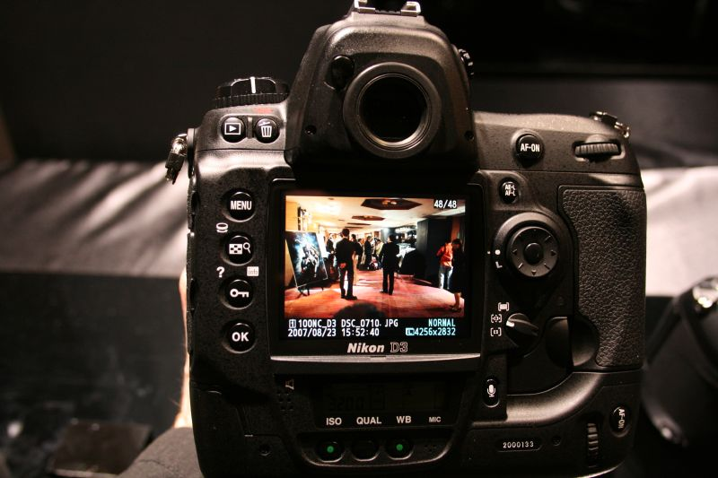 Illustration for article titled Hands On D3 and D300 Impressions: Beefy and Beautiful